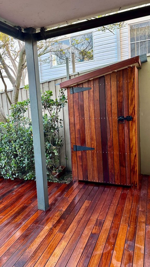 Merbau deck with custom timber storage cabinet - Wahroonga Sydney