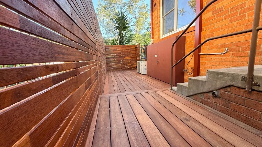 Full side passage merbau deck in Petersham heritage terrace — 5 Star Decking