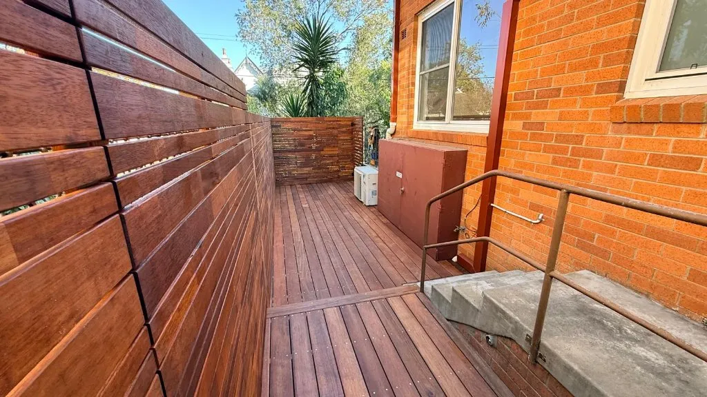 Matching merbau slat feature gate on Petersham terrace — 5 Star Decking